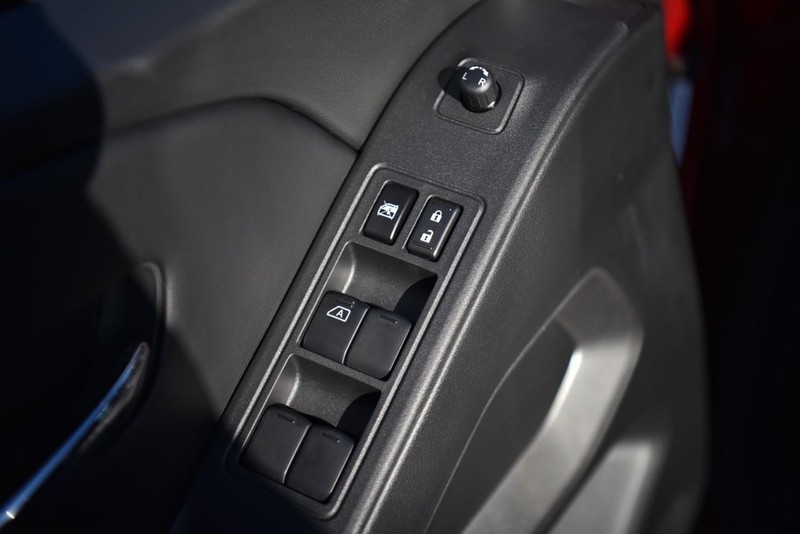 Nissan Frontier Vehicle Image 10
