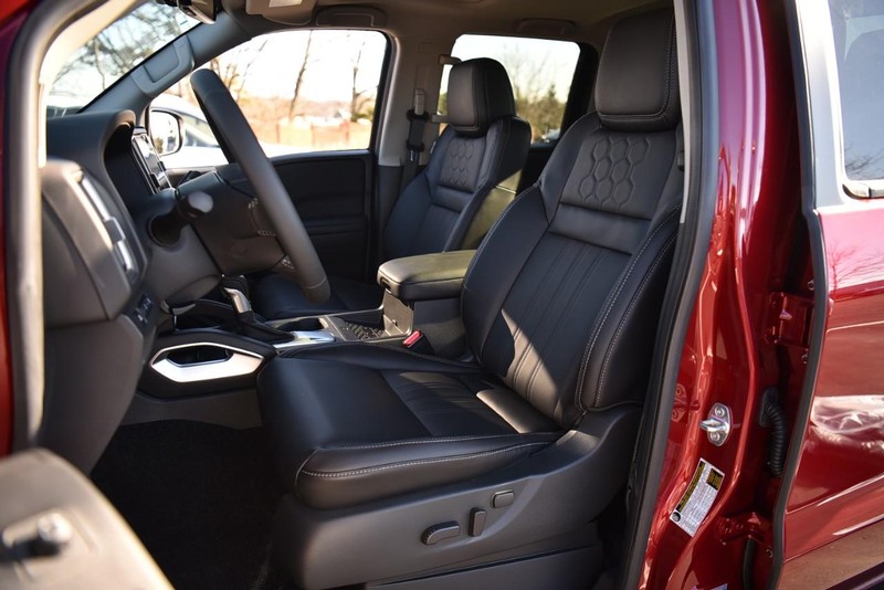 Nissan Frontier Vehicle Image 24