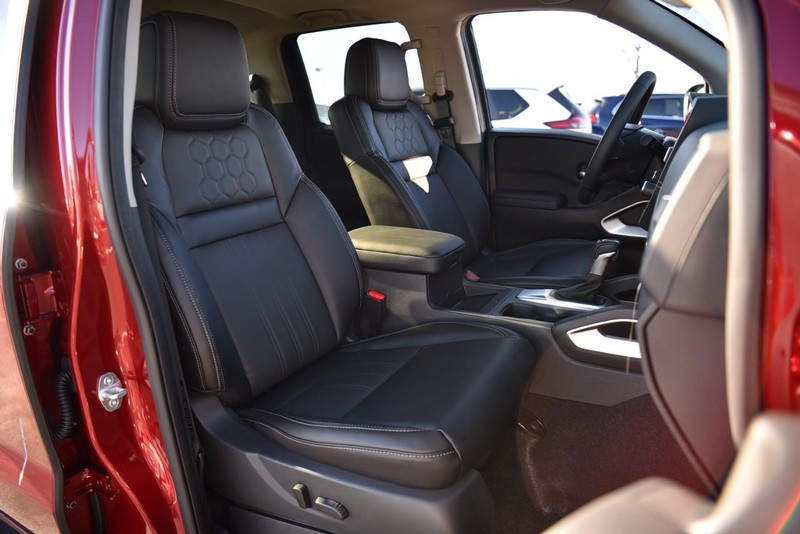 Nissan Frontier Vehicle Image 25