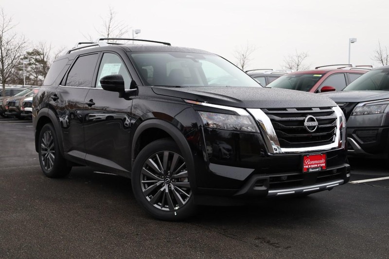 Nissan Pathfinder Vehicle Image 02