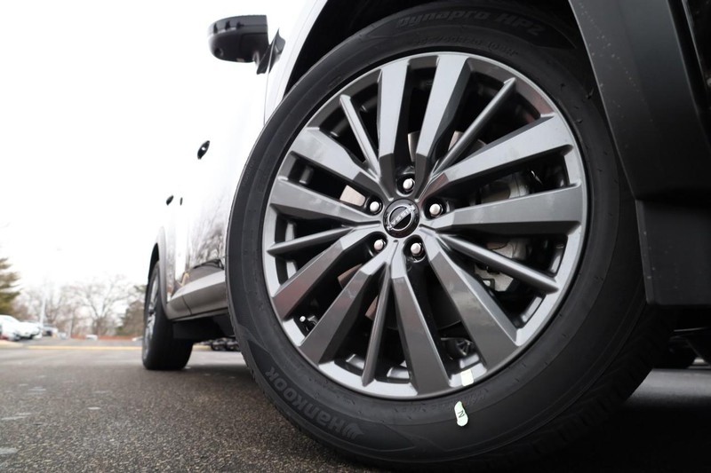 Nissan Pathfinder Vehicle Image 04