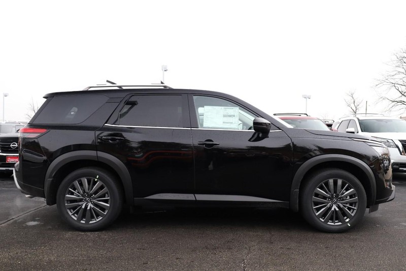 Nissan Pathfinder Vehicle Image 06