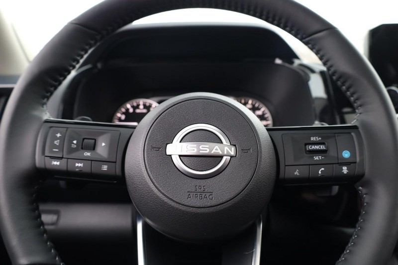 Nissan Pathfinder Vehicle Image 14