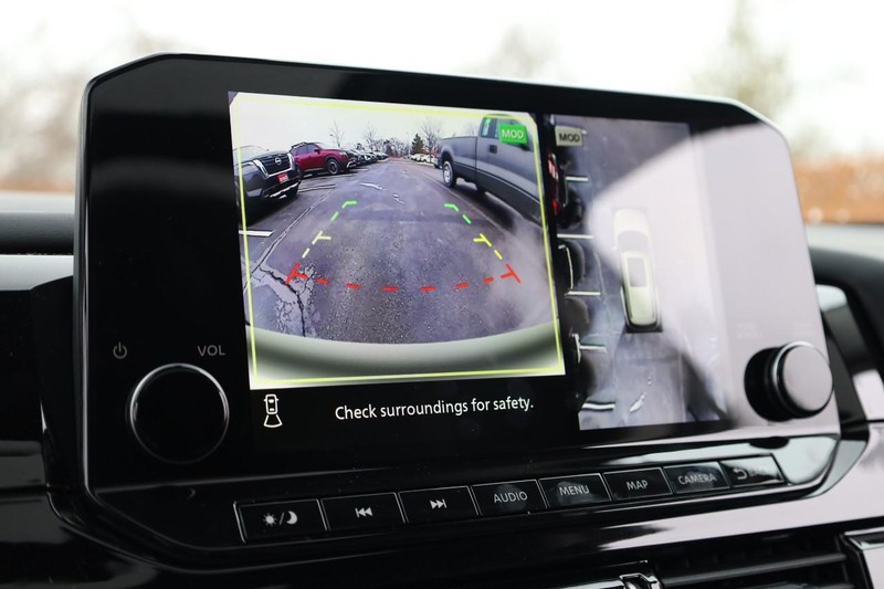Nissan Pathfinder Vehicle Image 18