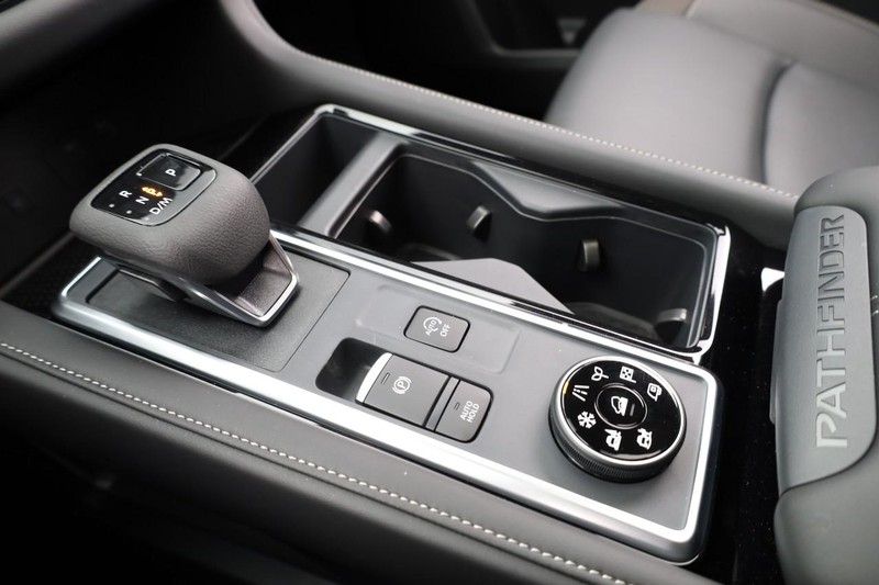 Nissan Pathfinder Vehicle Image 21