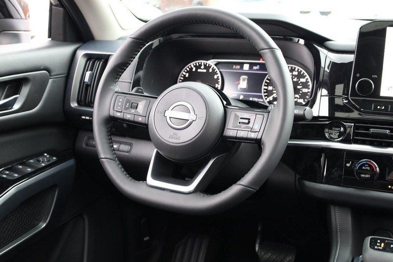 Nissan Pathfinder Vehicle Image 30