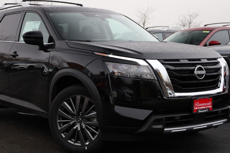 Nissan Pathfinder Vehicle Image 03
