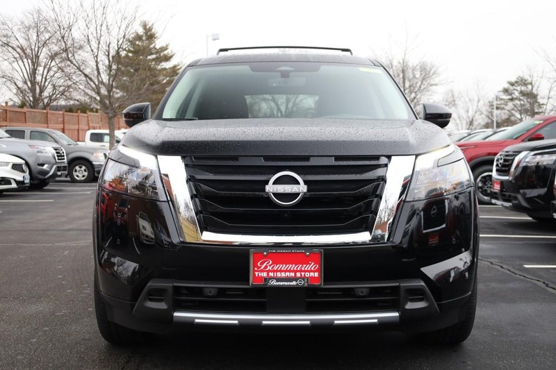 Nissan Pathfinder Vehicle Image 05
