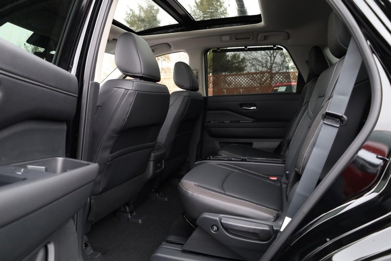 Nissan Pathfinder Vehicle Image 26