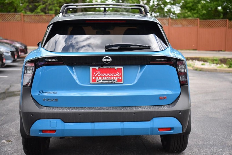 Nissan Kicks Vehicle Image 06