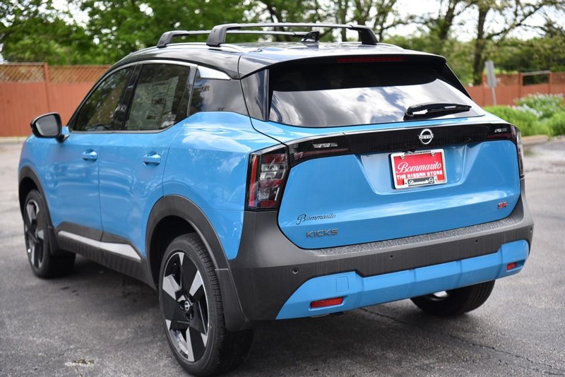 Nissan Kicks Vehicle Image 07