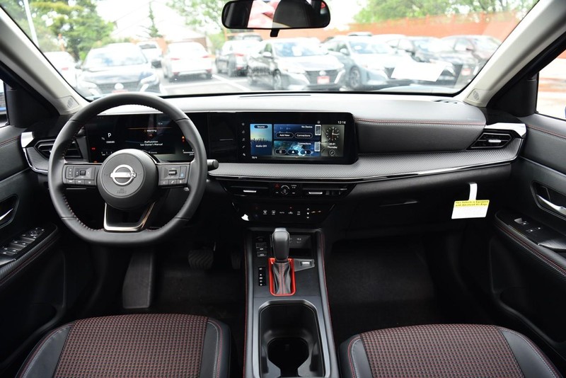 Nissan Kicks Vehicle Image 08