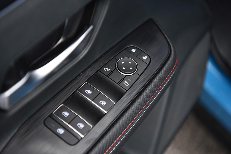 Nissan Kicks Vehicle Image 09