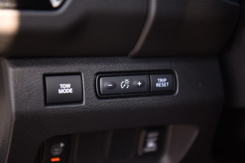Nissan Frontier Vehicle Image 12
