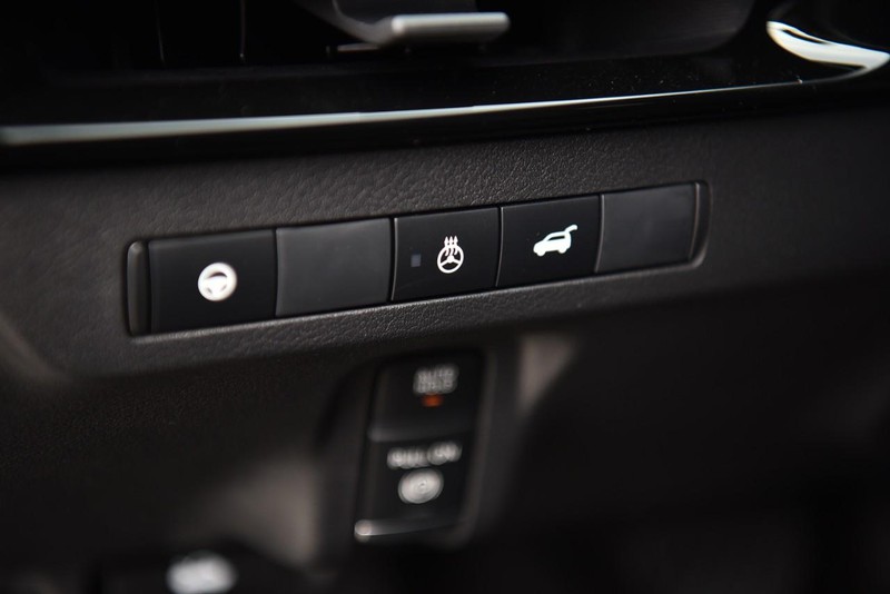 Nissan Murano Vehicle Image 12