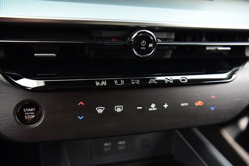 Nissan Murano Vehicle Image 15