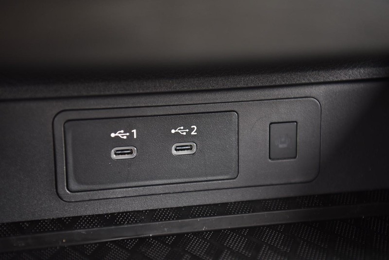Nissan Murano Vehicle Image 16