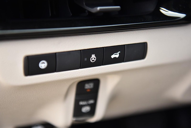 Nissan Murano Vehicle Image 12