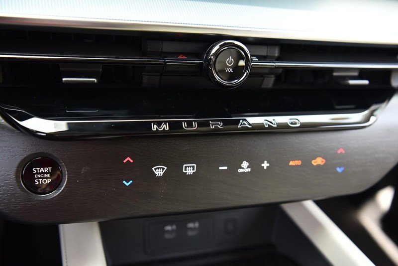 Nissan Murano Vehicle Image 15