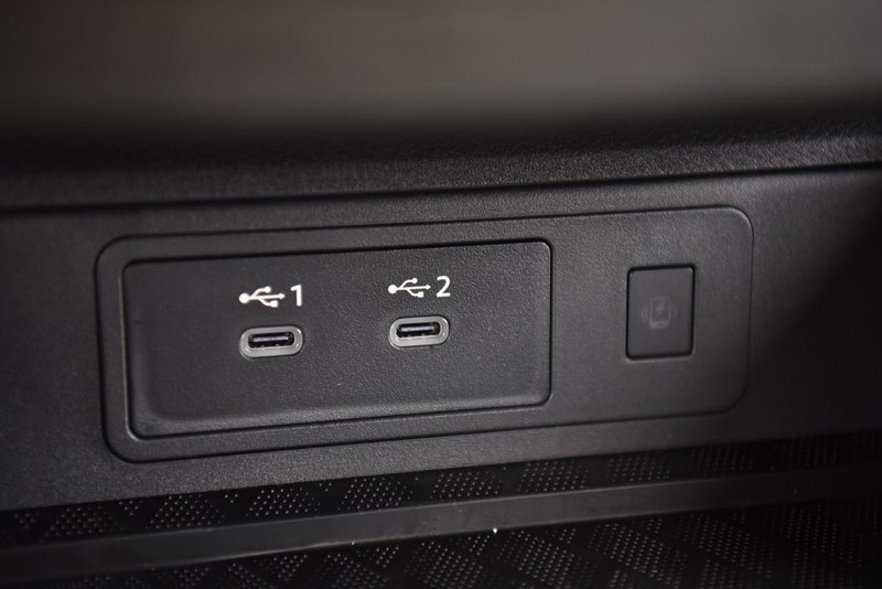 Nissan Murano Vehicle Image 16