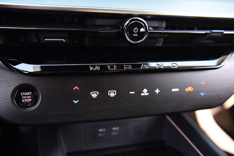 Nissan Murano Vehicle Image 14
