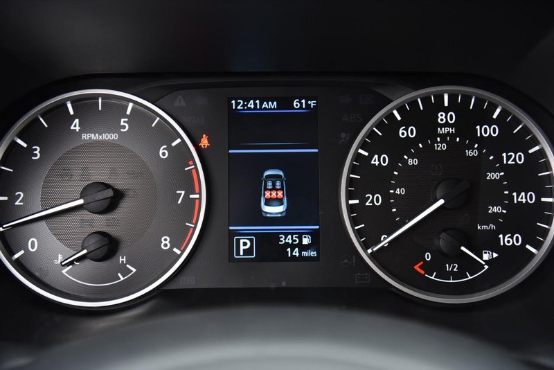 Nissan Sentra Vehicle Image 11