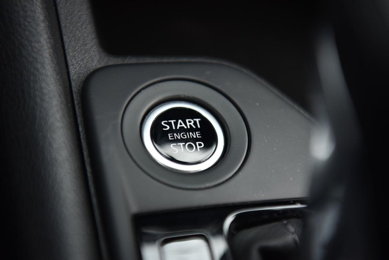 Nissan Sentra Vehicle Image 15