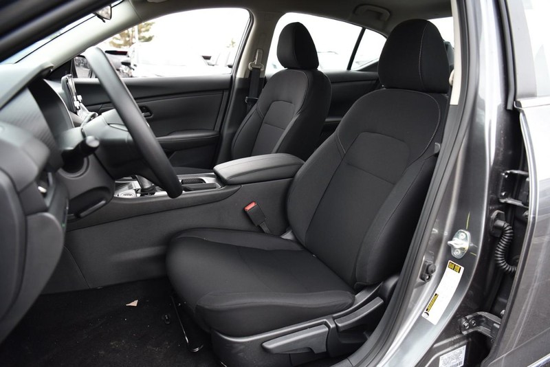 Nissan Sentra Vehicle Image 18