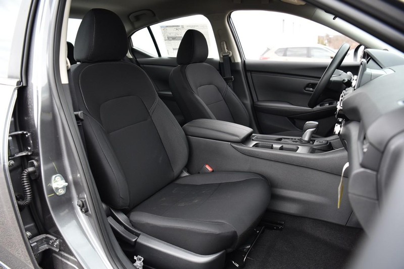 Nissan Sentra Vehicle Image 19