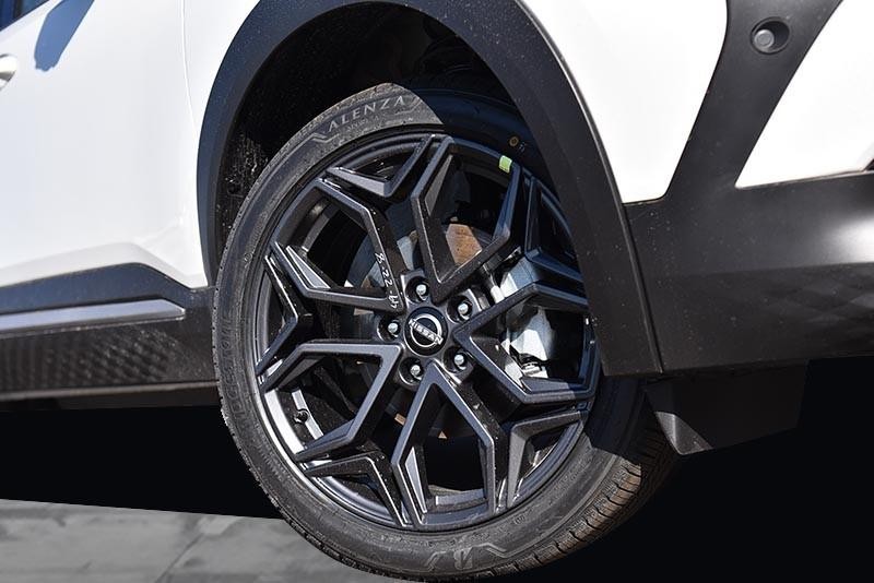 Nissan Kicks Vehicle Image 03