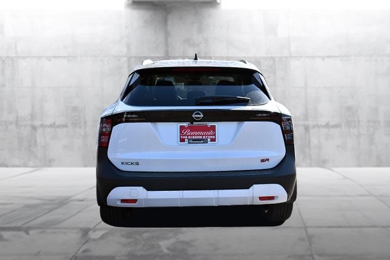 Nissan Kicks Vehicle Image 06