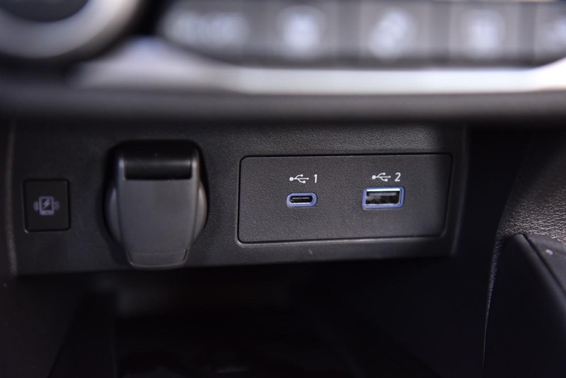 Nissan Versa Vehicle Image 13
