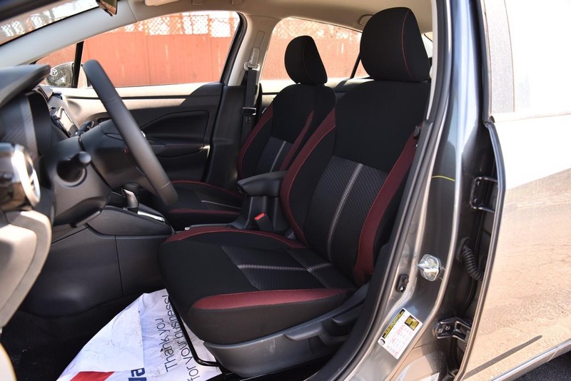 Nissan Versa Vehicle Image 17