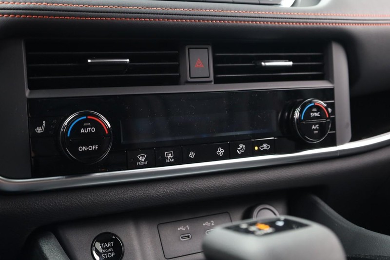 Nissan Rogue Vehicle Image 15
