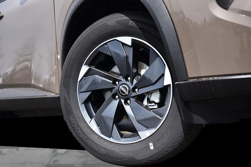 Nissan Rogue Vehicle Image 03