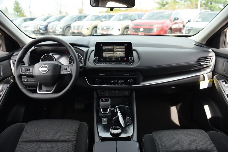 Nissan Rogue Vehicle Image 07