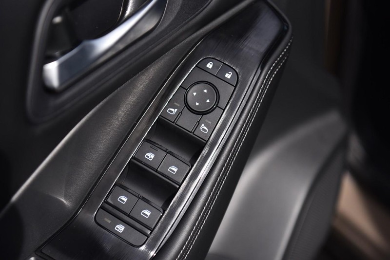 Nissan Rogue Vehicle Image 08