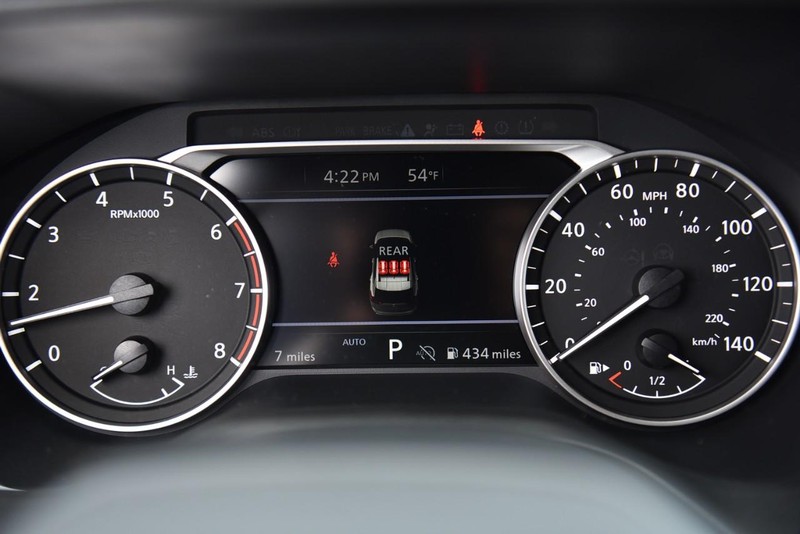 Nissan Rogue Vehicle Image 11