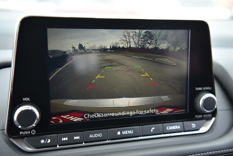 Nissan Rogue Vehicle Image 12