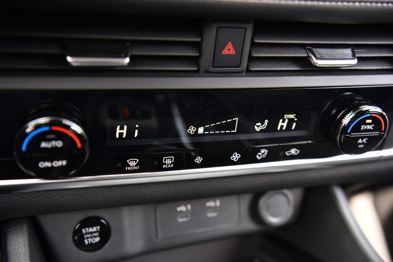 Nissan Rogue Vehicle Image 13