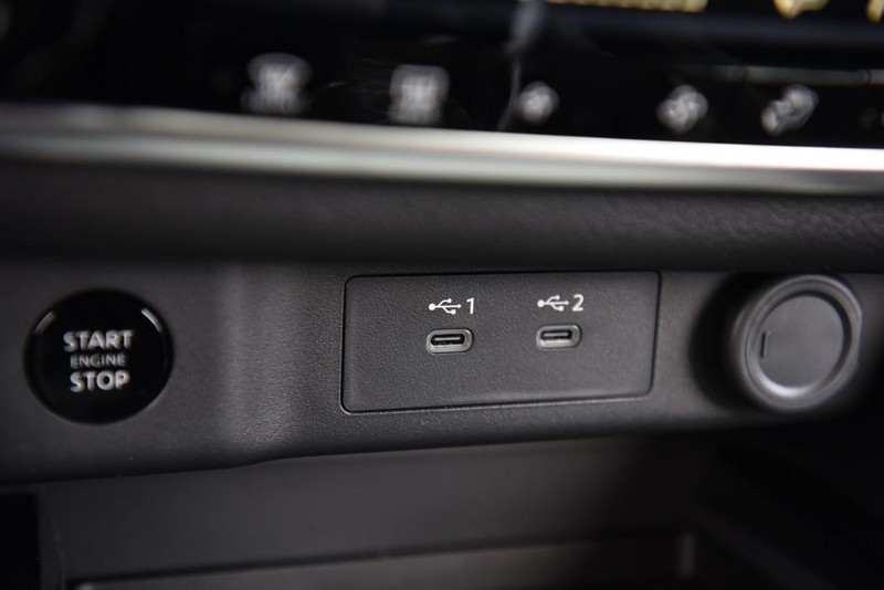 Nissan Rogue Vehicle Image 14