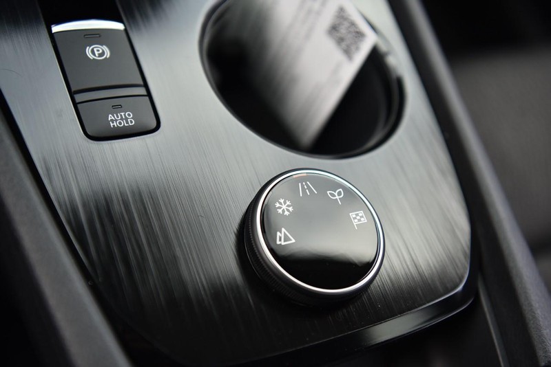 Nissan Rogue Vehicle Image 15