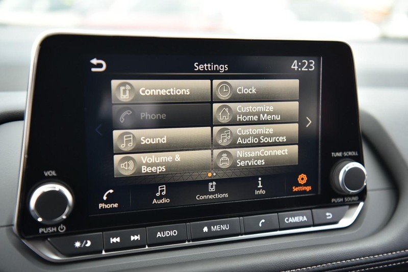 Nissan Rogue Vehicle Image 16