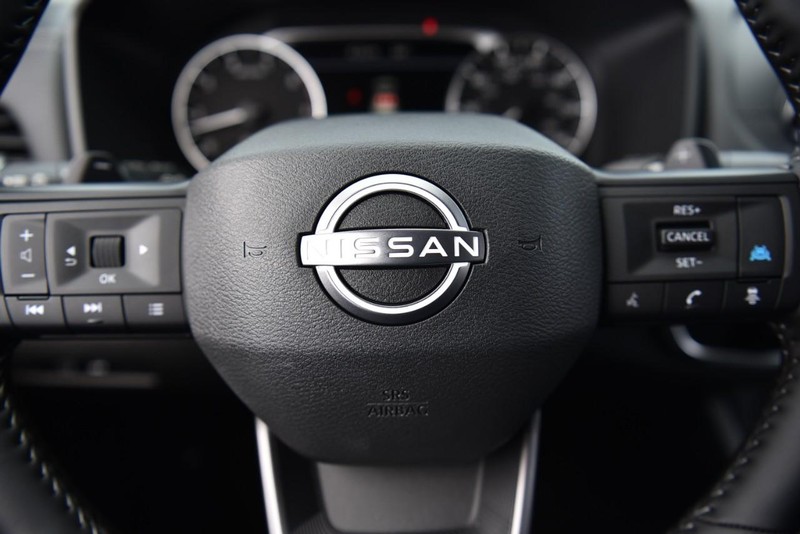 Nissan Rogue Vehicle Image 17