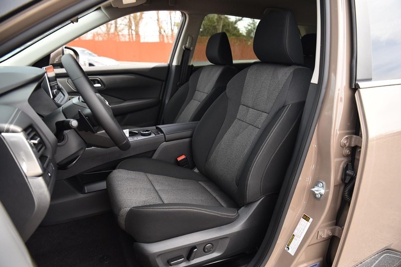 Nissan Rogue Vehicle Image 18