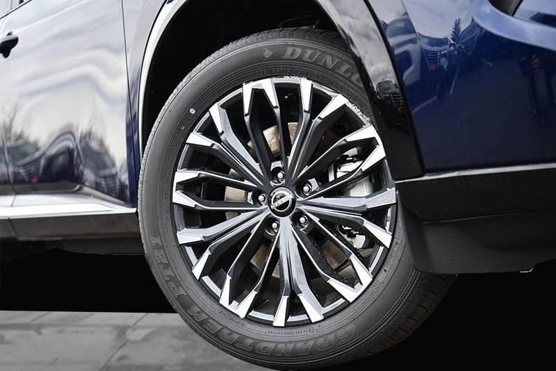 Nissan Rogue Vehicle Image 03