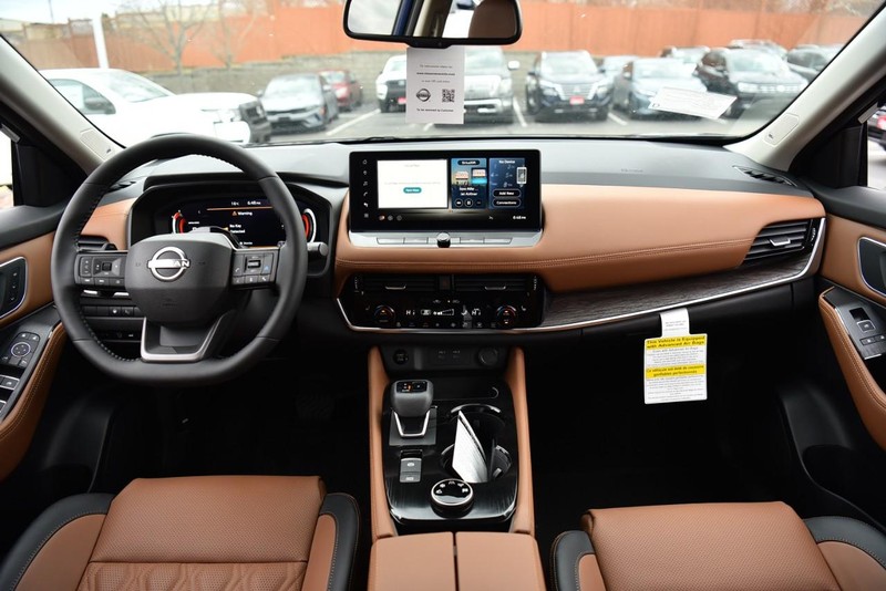Nissan Rogue Vehicle Image 07