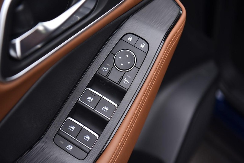 Nissan Rogue Vehicle Image 08