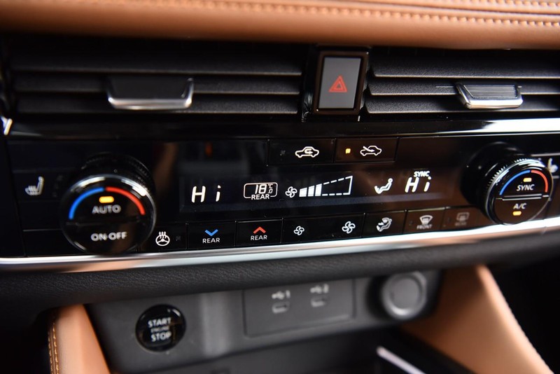 Nissan Rogue Vehicle Image 14
