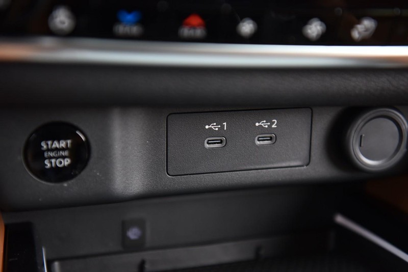 Nissan Rogue Vehicle Image 15